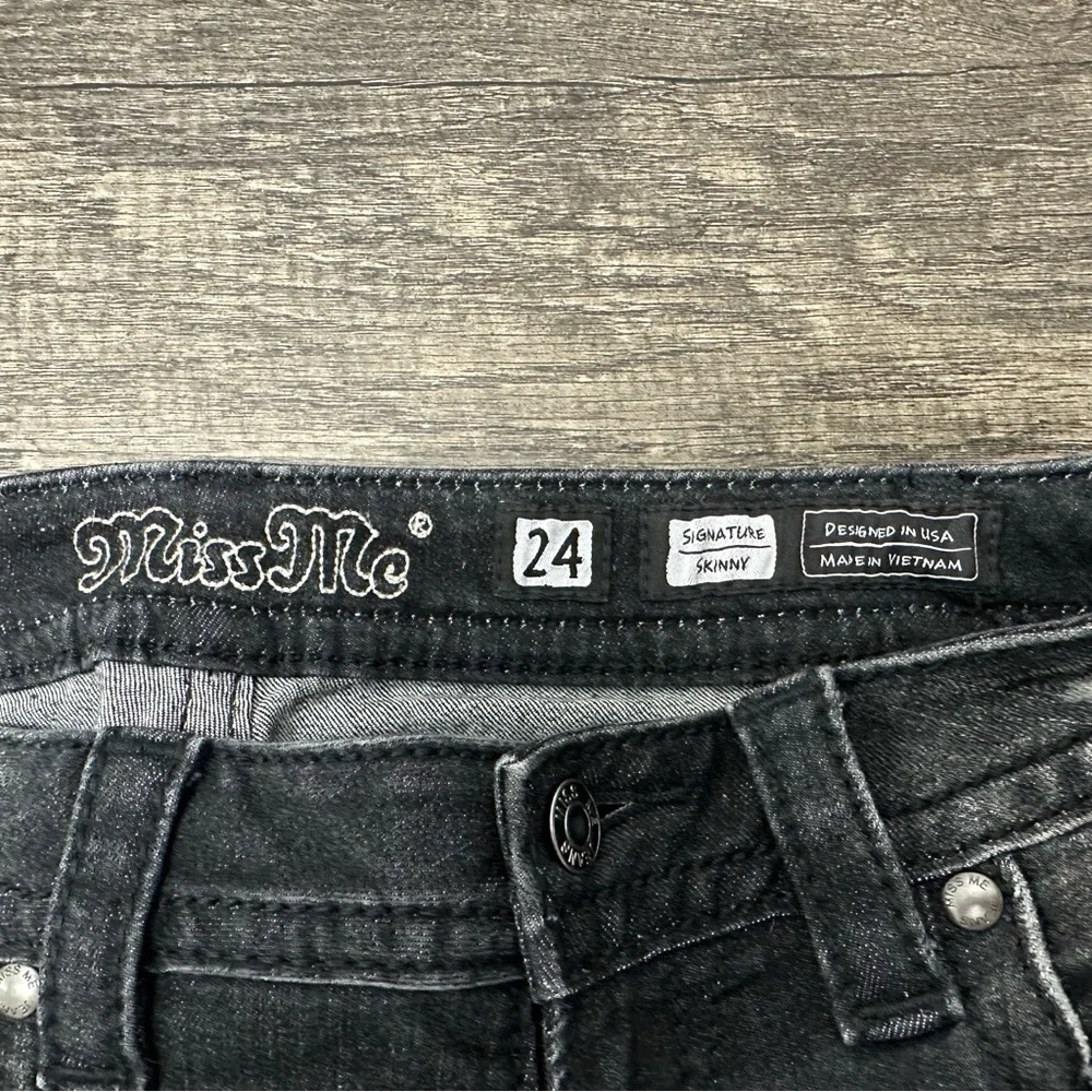 Miss Me Women's Whiskered Black Skinny Jeans Embroidered Side Detail - Picture 13 of 16